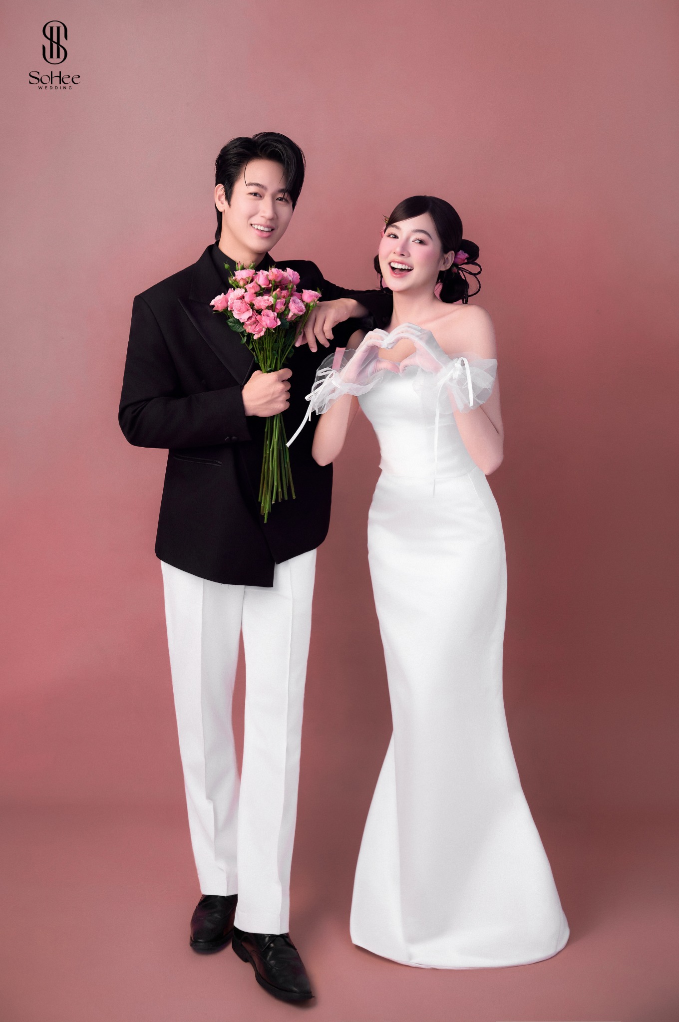 Nụ cười ngày chung đôi